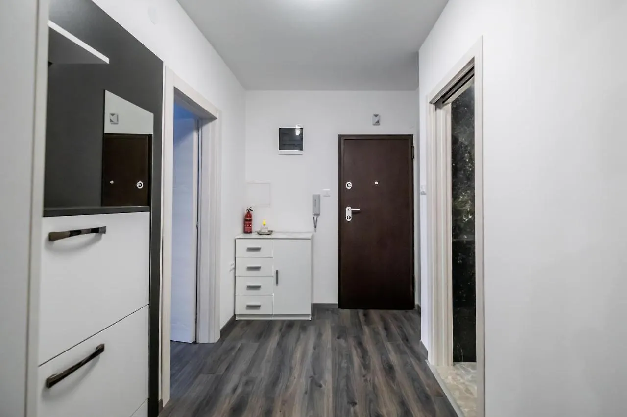 Apartment Luxe Pula 0*,
