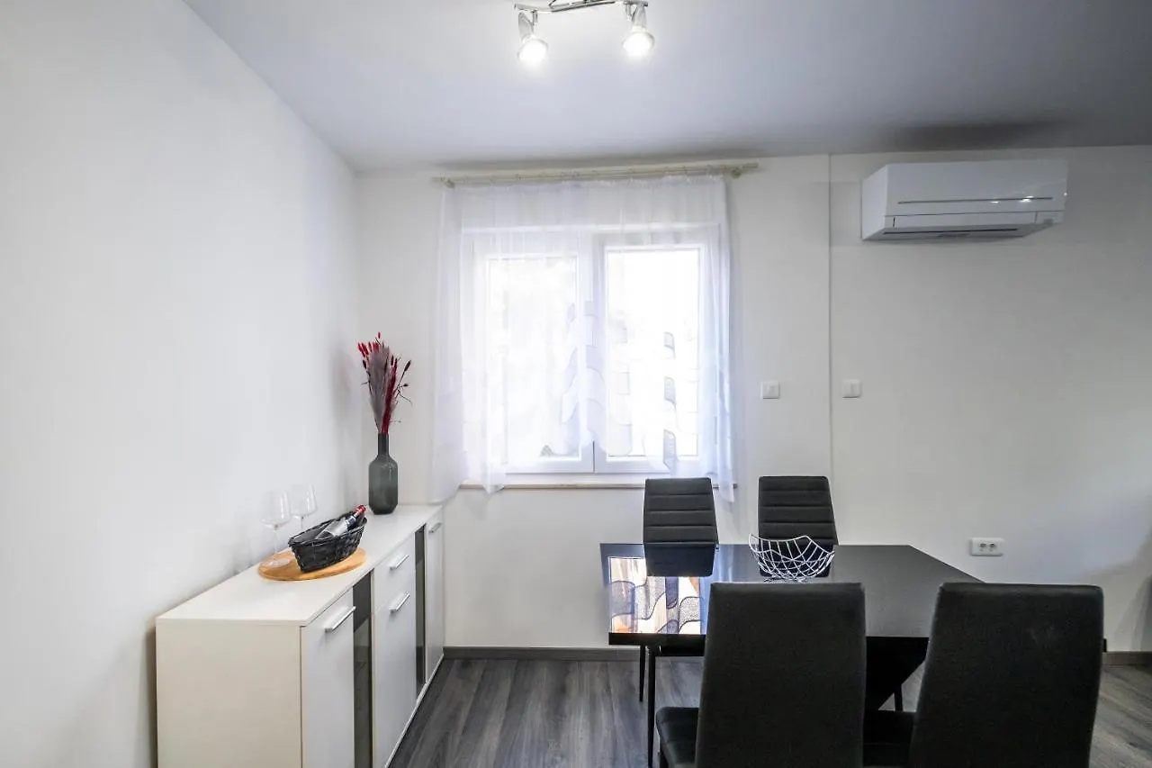 Apartment Luxe Pula 0*,  Croatia